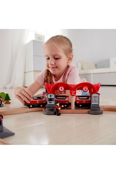 Hape Busy city train set