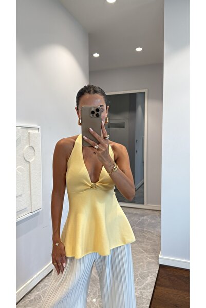 sinemkivanc co DEKOLTELİ GOLD DETAYLI BLUZ