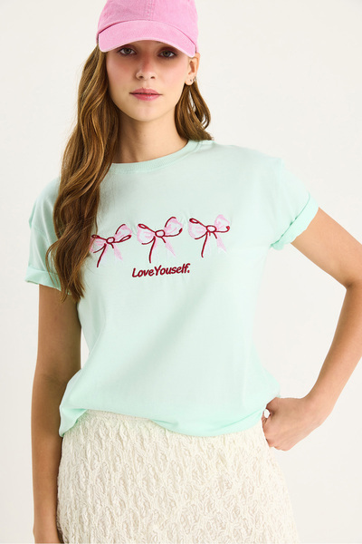 Bianco Lucci Women's Crew Neck Short Sleeve Embroidered T-Shirt 60602023