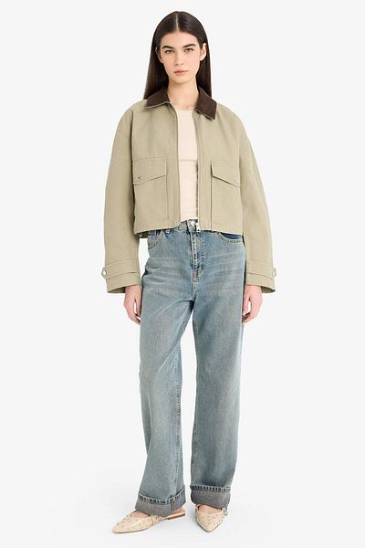 DeFacto Regular Fit Contrast Collar Zippered Pocket Crop Coat E8598Ax25Au