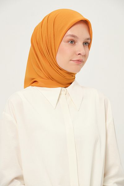 Madame Polo Απλό Σιφόν Τετράγωνο Κασκόλ Μουσταρδί Αντιολισθητικό Αναπνεύσιμο Ύφασμα 90x90cm