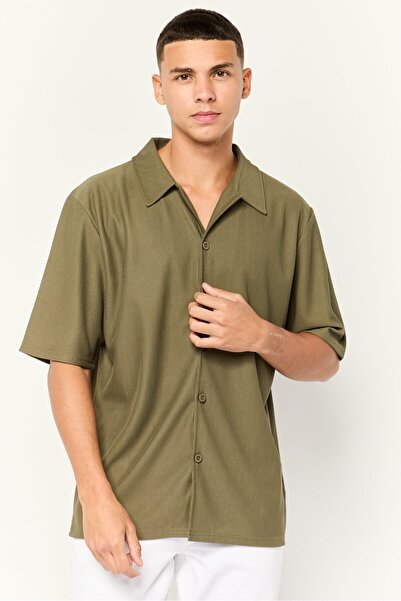 Core Elements قميص رجالي كاجوال مضلع بأكمام قصيرة وقصة عادية، زيتوني
