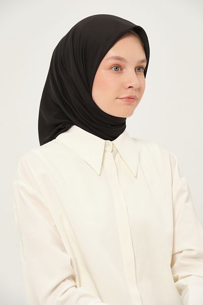 Madame Polo Μαύρο τετράγωνο φουλάρι από σιφόν