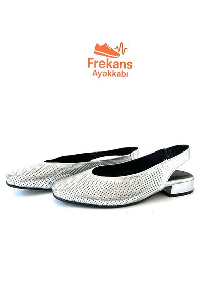 NEWGÜLTEKİN Khaki Leather Soft Comfortable Fit Toputan Elastic Silver Color Stylish Ballet
