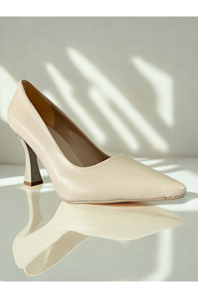 By Selçuk sivri burun ortopedik topuklu stiletto ayakkabı