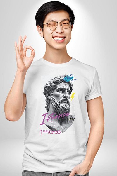 Angemiel تي شيرت Mythical Zeus Power and Emotions أبيض كبير الحجم للنساء والرجال مطبوع من الأمام