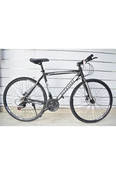 Generica Lightweight 21-speed hybrid bike, disc brakes, ideal performance for daily commuting and exercise.