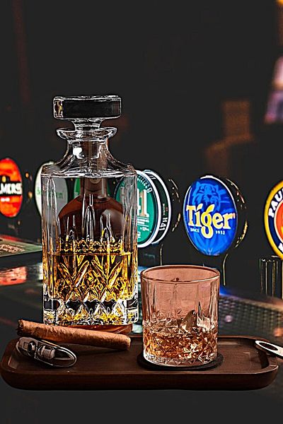 MADAME LUDA Chivas 5 Piece Whiskey-Vodka-Wine-Glass Flask (Karaf) Set. (4 Whisky Glasses+Caraf)
