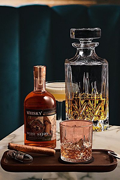 MADAME LUDA Chivas 5 Piece Whiskey-Vodka-Wine-Glass Flask (Karaf) Set. (4 Whisky Glasses+Caraf)
