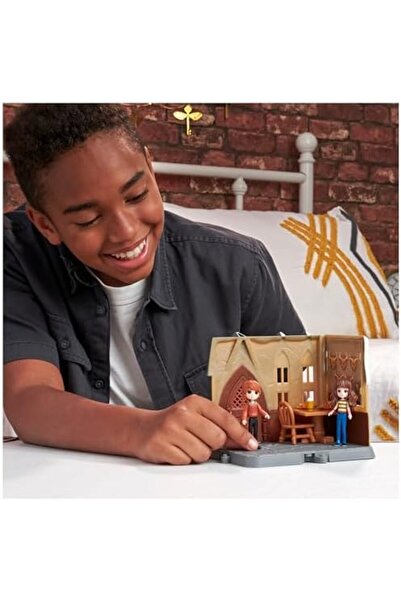 Wizarding World Magical Mini Three Broomsticks Playset-Ron & Hermione