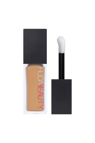 Huda Beauty Liquid Concealer That Brightens Skin, Hides Imperfections, and Gives a Matte Look All Day - 5.3g Toasted Almond