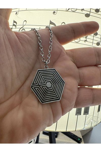 Herşey Nota K-Pop Exo Logo Necklace – Unisex Accessory with 60 cm Chain |   Black Metal Design