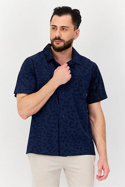 Nike Men Loose Fit Short Sleeve Outdoor Shirt, Multicolor