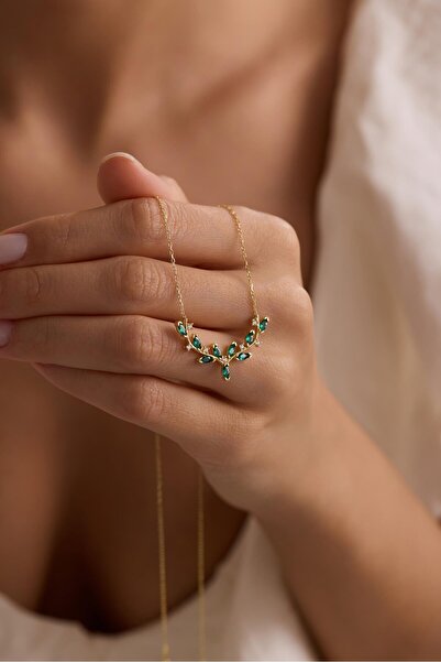 Nereze 925 Ayar Gümüş Gold Kaplama Yeşil Mekik Taşlı Zarif Sarmaşık Kolye