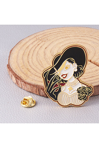 Choice بروش ٥٠ سم من Resident Evil 8 Village قلادات كوسبلاي، زهور دانتيل دانييلا بيلا من ليدي ديميتريسكو