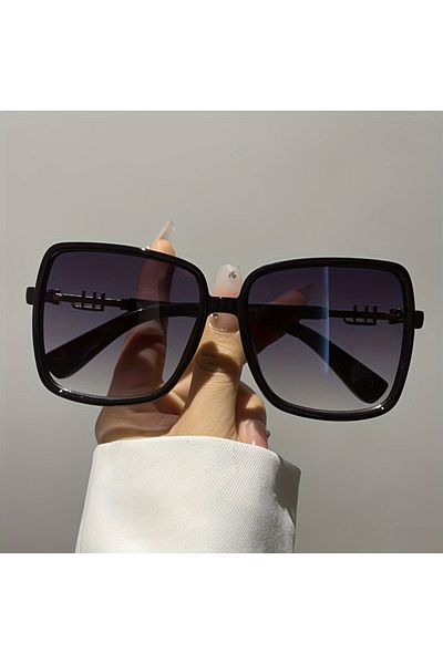 Choice Black Retro Two-Tone Fashion Sunglasses - Lightweight Design, Oversized Blue & Red Frame, Gradient L