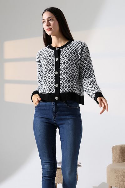 ALCHON Round Neck Long Sleeve Buttoned Diamond Jacquard Patterned Furry Soft Textured Knitwear Cardigan