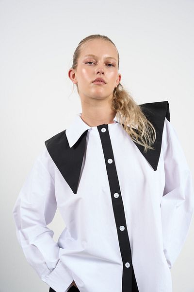 HANIQA Women's Plus Size Poplin Shirt with Navy Collar