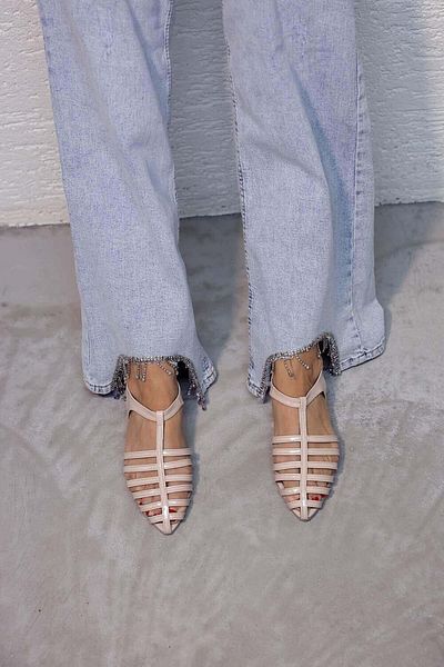 Beyond Women's Cream Palm Ankle Strap Pointed Toe Patent Leather Sandals Bynd24900