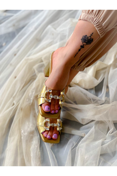 BERFONA شبشب بكعب 7 سم من الجلد اللامع باللون الذهبي من بيرفي