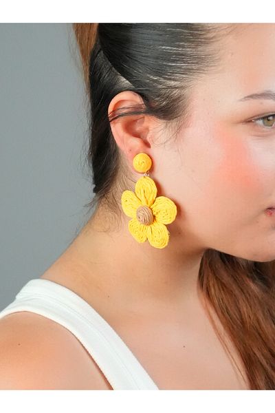Sumen Butik White Hanging Daisy Motif Summer Earrings