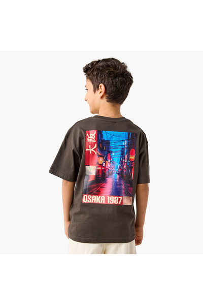 Juniors Graphic Print T-shirt with Short Sleeves