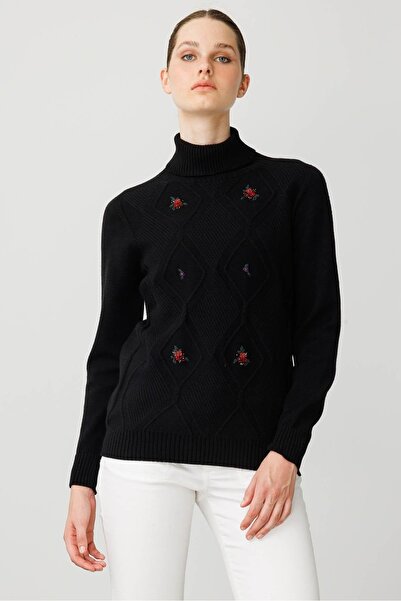 Desen Triko Women's Full Turtleneck Front Diamond Embroidered Sweater Black