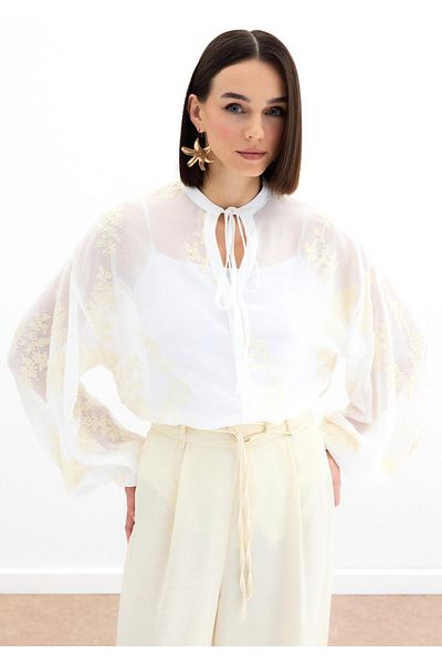 Sateen 1812-2133 Бродирана шифонена риза