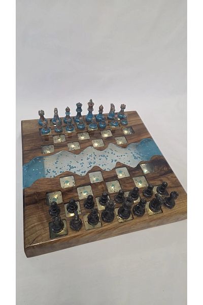 Finecraft "Frozen Diamonds" chess board, made of walnut wood, resin, LEDs