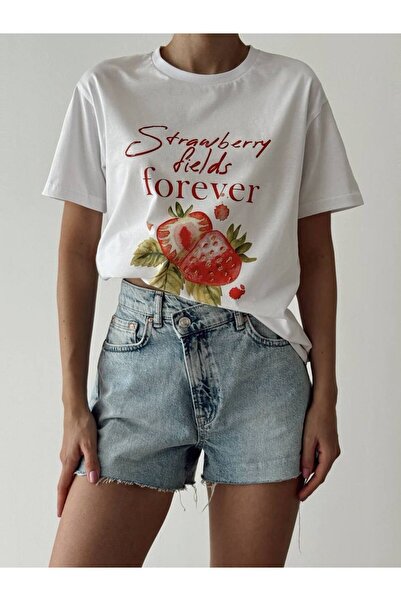 Beshora تي شيرت بتطريز نصي مطبوع عليه فراولة بيضاء من Betsy