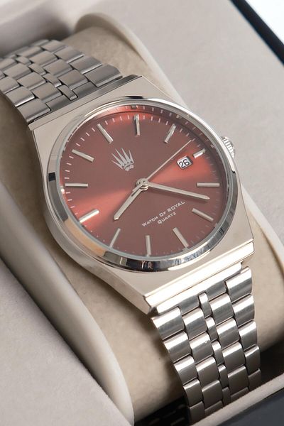 WATCHOFROYAL Virtus Classic Time Silver Red Wristwatch