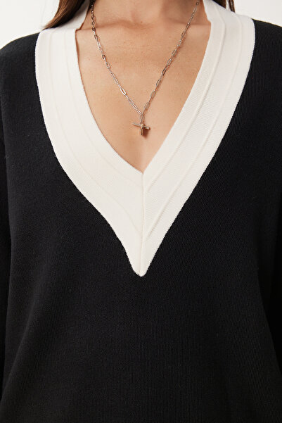 Happiness İstanbul Tricotaj negru Pulover cu decolteu în V - Contrast US00924