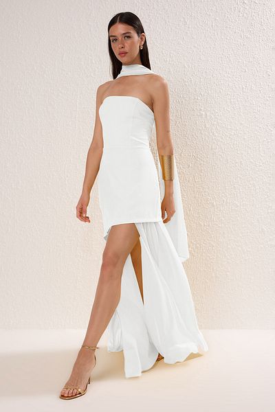 Trendyol Collection Λευκό σάλι με λεπτομέρεια υφαντό Maxi βραδινό φόρεμα & φόρεμα επιστροφής στο σπίτι TPRSS25AE00188