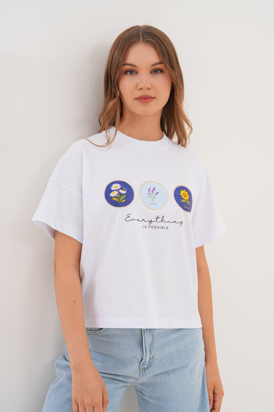 Basics&More Tricou alb pentru femei supradimensionat Flower Everything is Pos...