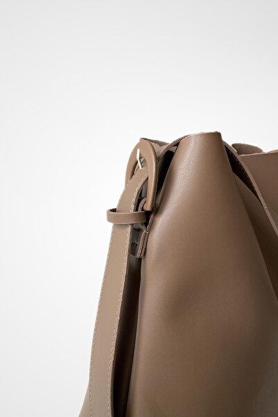 Yuka Atelier Γυναικεία τσάντα αγορών μεγάλου μεγέθους Dark Mink με λεπτομέρεια πόρπης Nomu