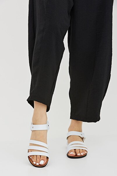 Moda Devrin Bílé ploché sandály s nastavitelným suchým zipem