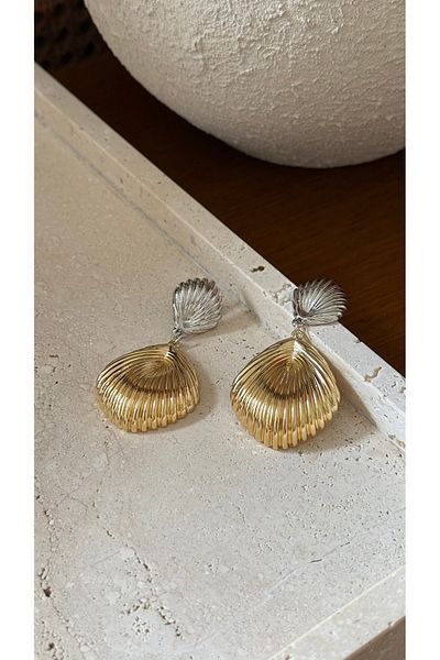 Muse Sister Emily Double Color Mussel Earrings