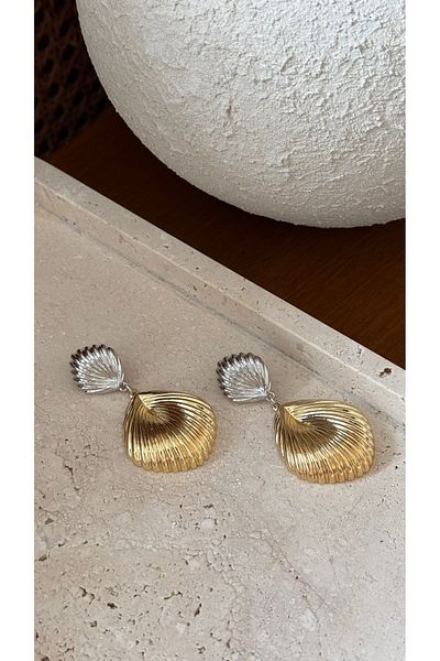 Muse Sister Emily Double Color Mussel Earrings