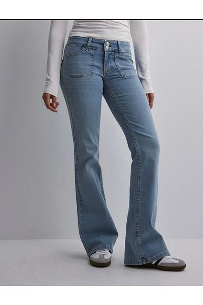 VibeGaia Back Pocket Buttoned Jeans