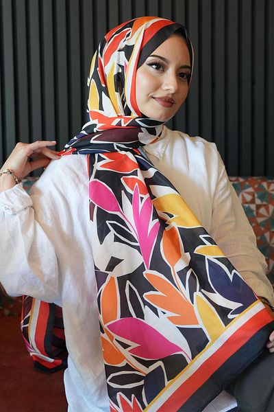 AFVENTE Leaf Pattern Red Soft Cotton Shawl
