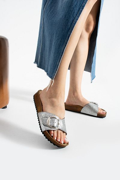 COMFORT OF PANTOFOLE Silver Single Buckle Slippers