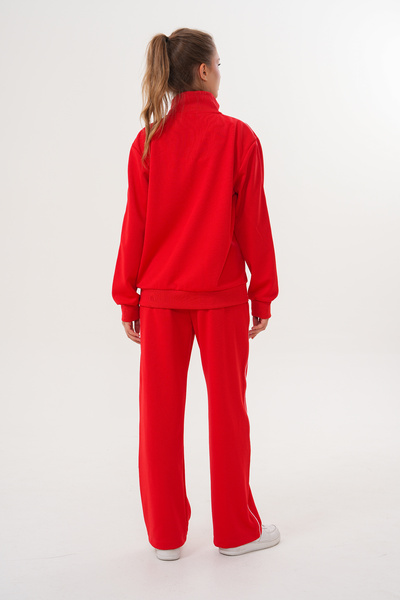 Basics&More Kadın Kırmızı Tam Fermuarlı Şeritli Eşofman Takımı – Rahat ve Şık Spor Stil