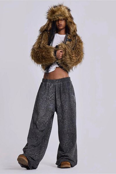 VibeGaia Jl Model Leopard Print Jogger Pants