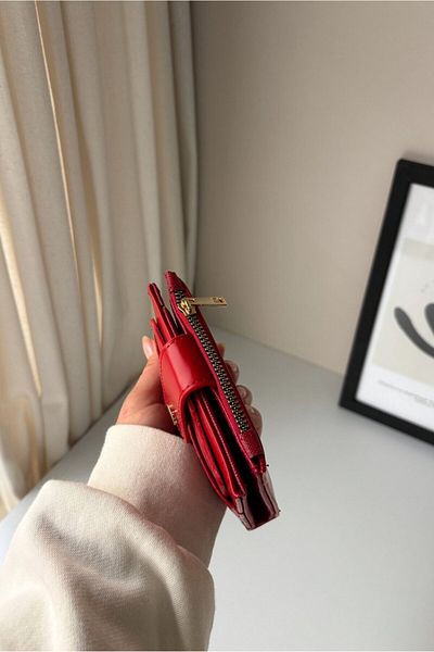 Yuka Atelier Детайлен портфейл от изкуствена кожа със среден размер, сменяем държач за карти