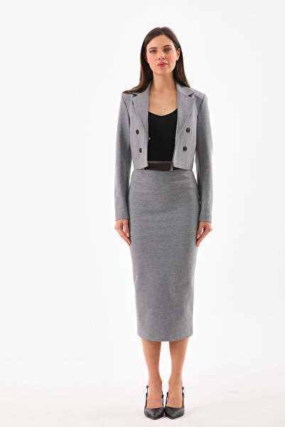 Shine Fine سترة قصيرة رمادية مزدوجة الصدر وتنورة ضيقة عالية الخصر