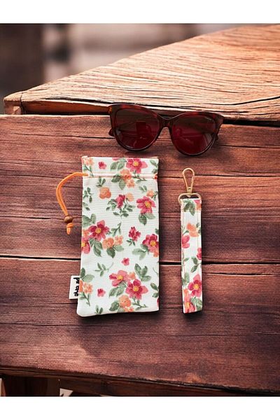 Pirene Roseline Glasses Case & Keychain Set