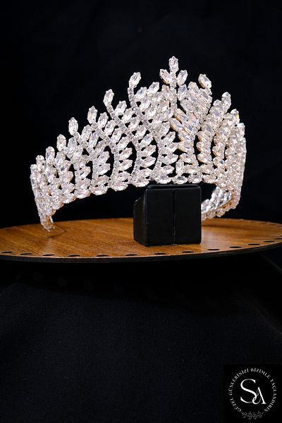 SimgeAksesuar Crystal Stone Fashionable and Elegant Bridal Tiara