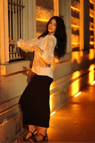 LAMAZONEEXXEN White Blouse with 3D Flower Detail