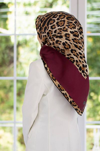 Vissona 100% Twill Silk Leopard Pattern Claret Red Χρώμα 90x90 Σχήμα ραψίματος κασκόλ: Ράψιμο στο χέρι