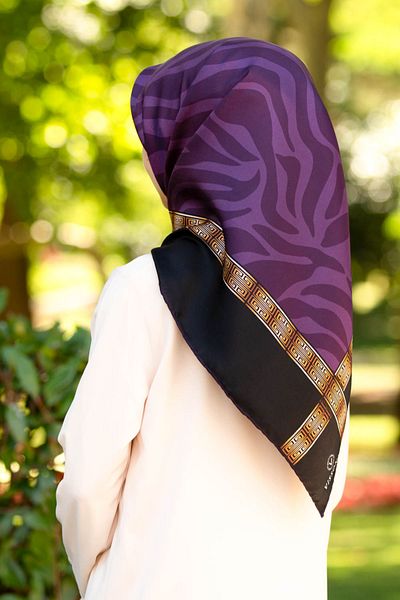 Vissona 100% Twill Silk Zebra Pattern Μαύρο - Βαθύ χρώμα 90x90 Σχήμα ραψίματος κασκόλ: Ράψιμο στο χέρι